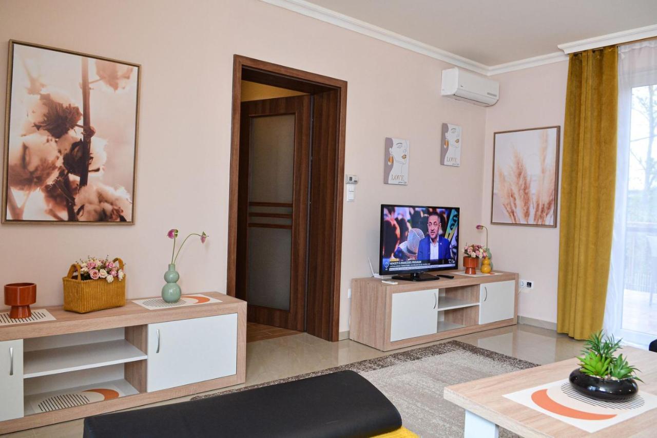 Unicum Apartman Hajduszoboszlo Exterior photo