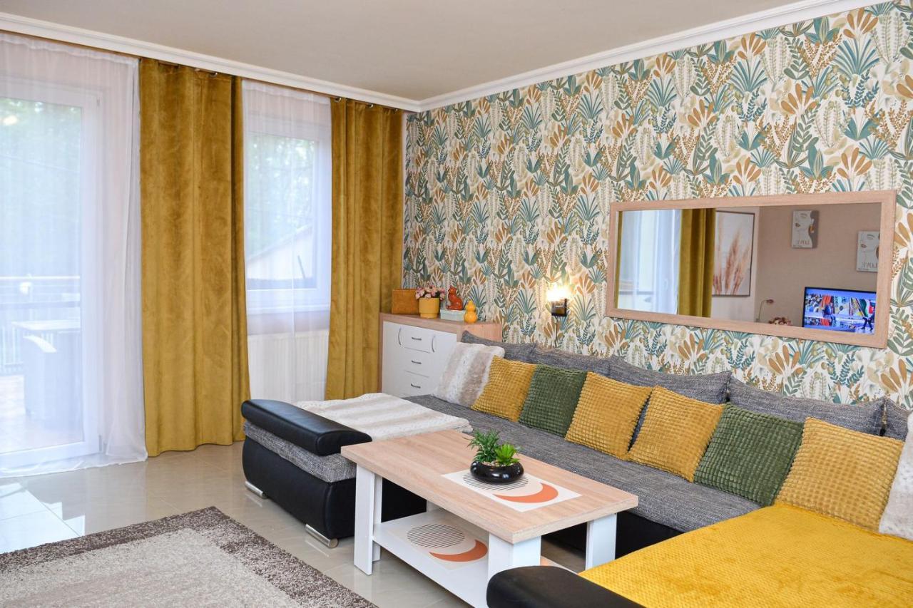 Unicum Apartman Hajduszoboszlo Exterior photo