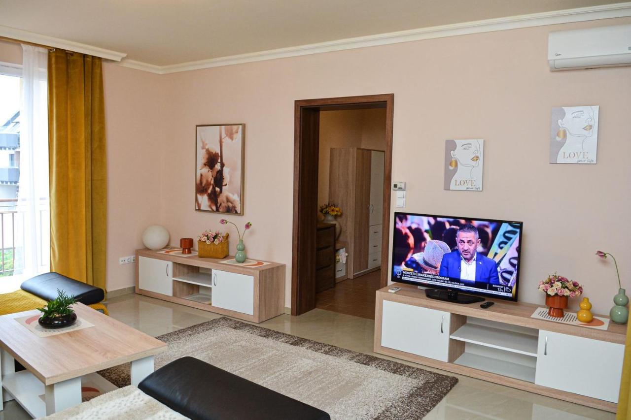 Unicum Apartman Hajduszoboszlo Exterior photo